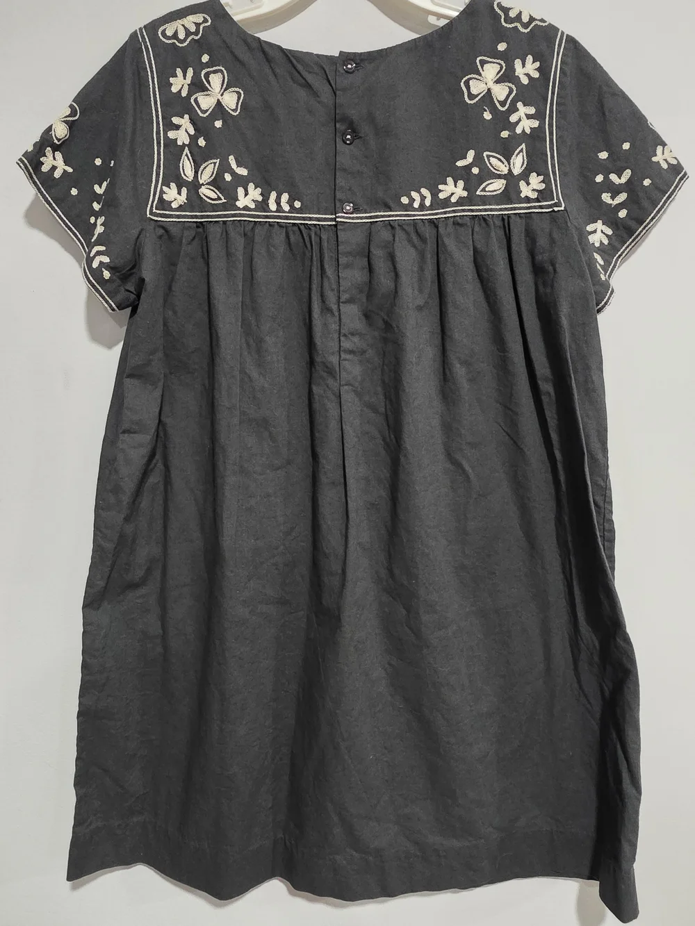 Bonpoint Gray Dress with Cream Floral Embroidery Size 10y